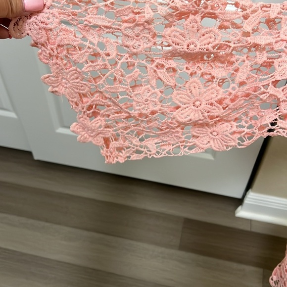 Pink lace dress - Picture 3 of 8